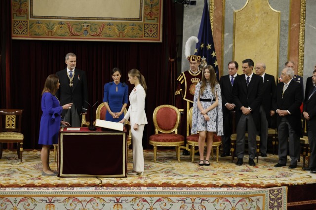 La Princesa Leonor jura la Constitución

