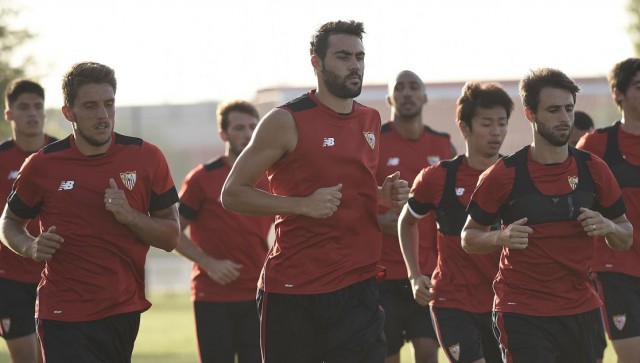 El Sevilla le da el brazalete a los cuatro supervivientes de la final Turín
