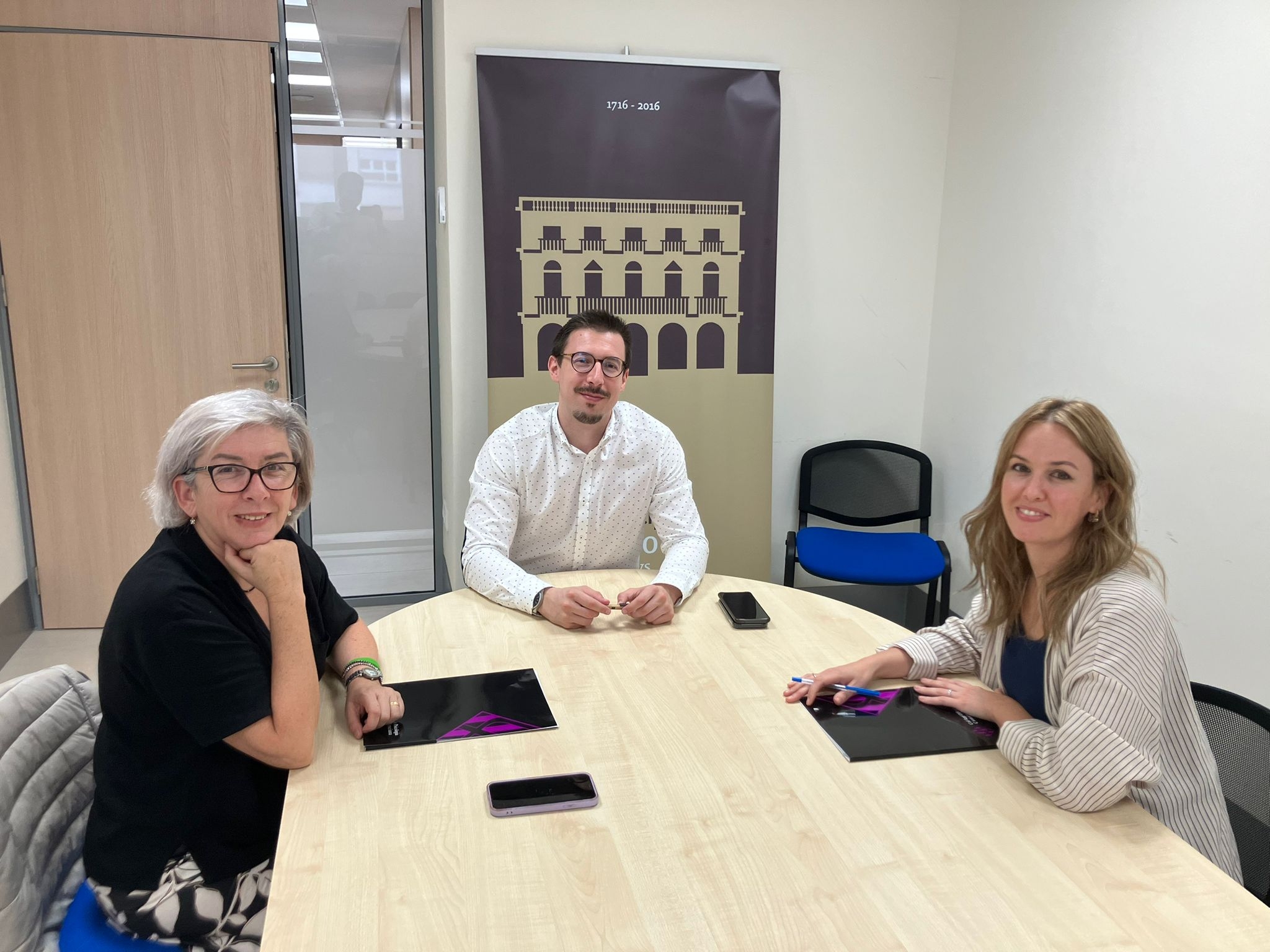 Castelló aborda con el Colegio de Psicólogos la necesidad de crear un voluntariado para jóvenes