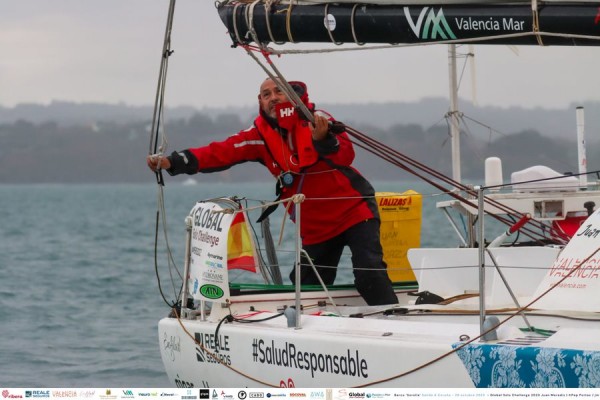 Juan Merediz y su ‘Sorolla’ inician su gran desafío en la Global Solo Challenge 