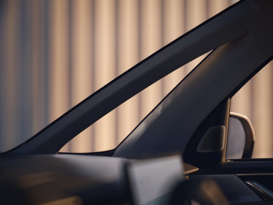 Nuevo Volvo EM90: seguro y confortable