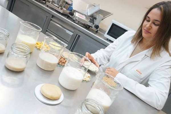 Chufas y altramuces para crear alternativas a los lácteos y abrir oportunidades a productores