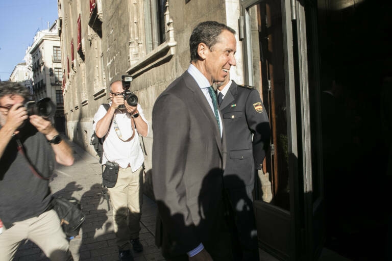 La Audiencia de Valencia insta al Banco Sabadell a abrirle una cuenta a Zaplana para su pensión