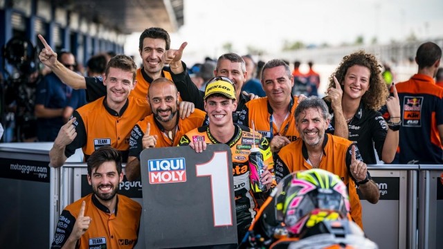 Aldeguer suma su segunda victoria y Acosta, tras él, se acerca al título mundial de Moto2
