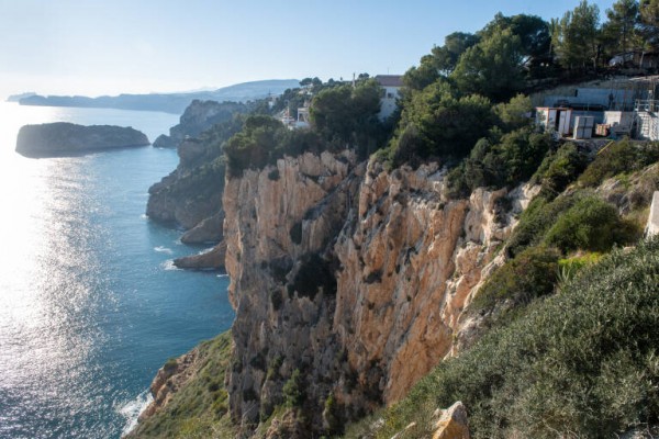Bols, coves i graus: batejar la costa per orientar-se navegant 