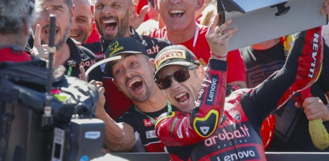 Álvaro Bautista gana en Jerez y se proclama campeón del mundo
