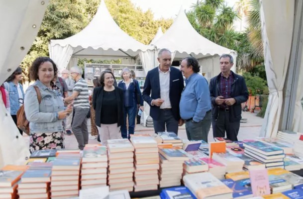 La Plaça del Llibre inaugura en el Botànic con el reto de reforzar 