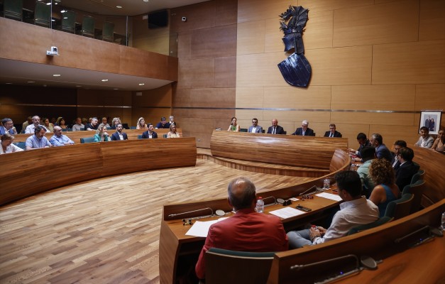 Más de una decena de alcaldes valencianos superó los 75.000 euros en 2022 con ‘doble sueldo’ público