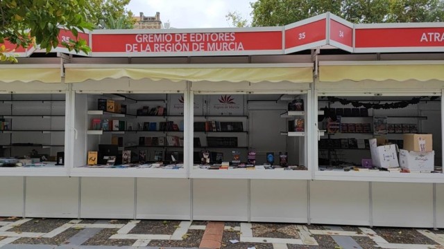 Los editores murcianos participan en la Feria del Libro de Sevilla