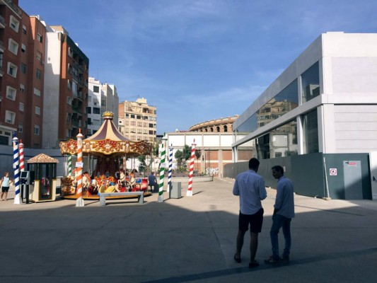 Abre el pasaje comercial de la calle Ruzafa mientras Primark aguarda a obtener su licencia