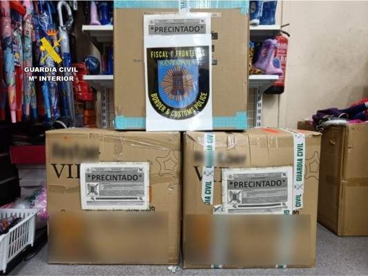 Retiran del mercado 2.100 juguetes ilícitos en dos comercios de El Altet por no cumplir la normativa