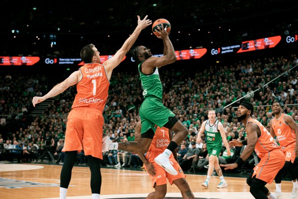 Valencia Basket asalta Kaunas con un Jones estelar