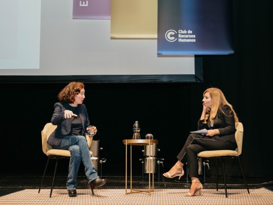 El Club de RRHH de Castellón reúne a 600 personas con Elsa Punset en el Paranimf de la UJI