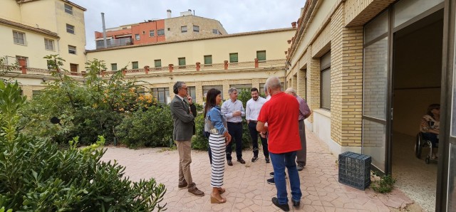 El Consell mantiene el compromiso de trasladar a los usuarios del Oriol al asilo sin concretar fechas