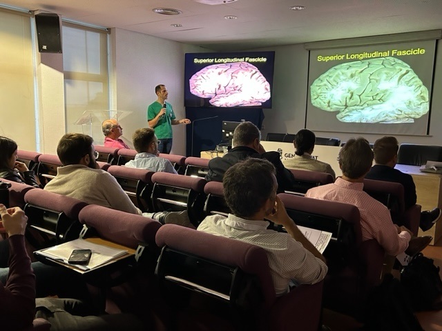 El Hospital de La Ribera acoge un curso pionero en cirugía cerebral mínimamente invasiva