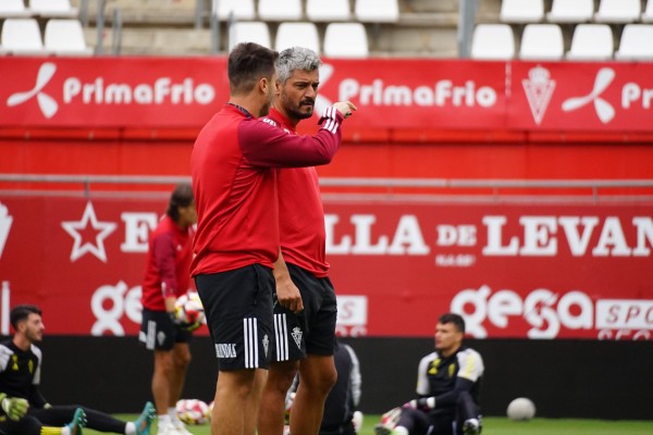 El Murcia va en casa ante el Linares a seguir su progresión con 