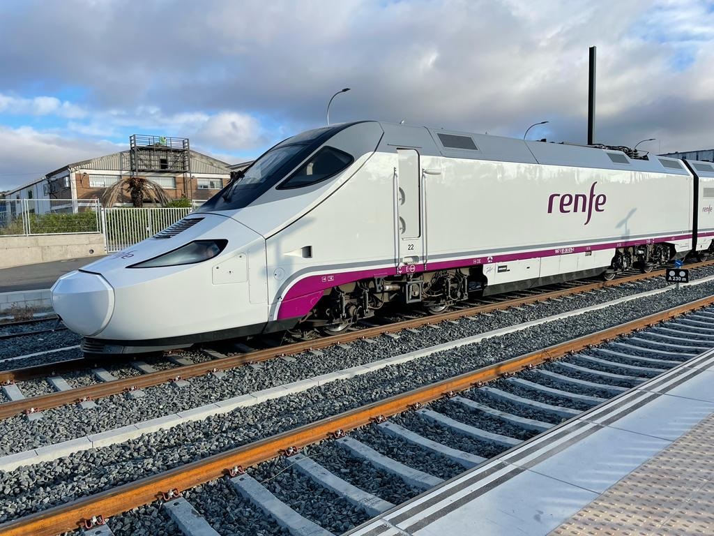 El servicio Alvia reducirá más de una hora el tiempo de viaje entre Castellón y Asturias