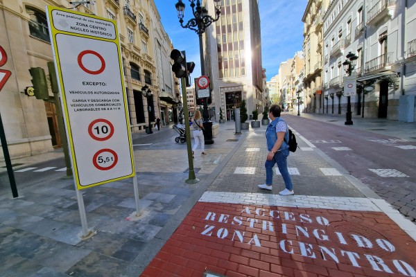 Becsa propone implantar pavimento que elimina la contaminación en toda la Zona de Bajas Emisiones