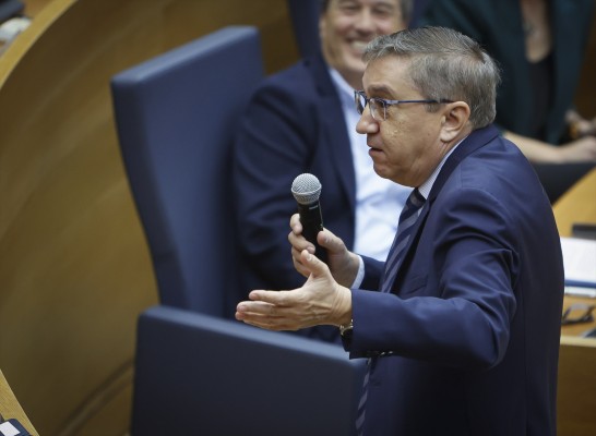 El conseller Rovira defiende retroceder a 2015 para recuperar un valenciano sin imposición