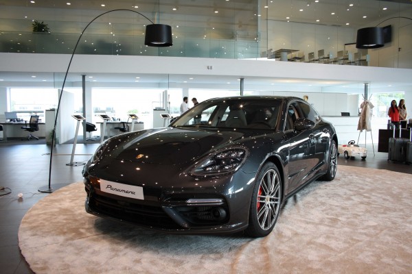 Centro Porsche Valencia enseña el Panamera