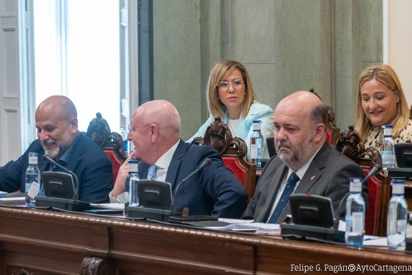 El Pleno propone solicitar al Gobierno de España que el hospital Naval se convierta en residencia de ancianos

