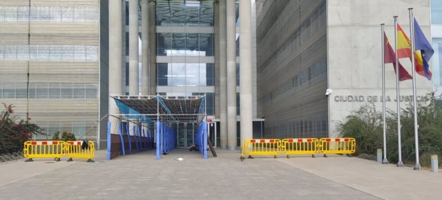 La Ciudad de la Justicia de Murcia reabre su puerta principal para público y profesionales