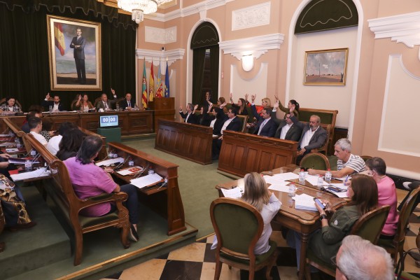 El PP y Vox sacan adelante las rebajas del IBI y la plusvalía en el primer pleno denso del mandato