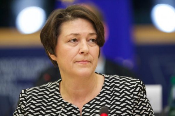 Bruselas avala la aplicación inmediata de la sentencia que tumba el monopolio de los estibadores