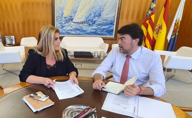 Barcala retoma la contratación de directores generales tras pactar sus sueldos con Vox