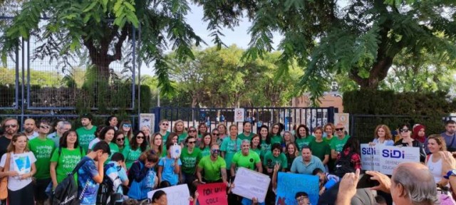 Los padres de Los Alcázares piden ayuda al Defensor del Pueblo en su defensa de una Educación digna