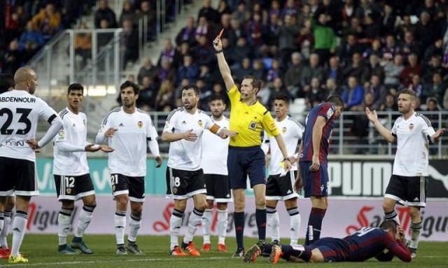 González González, el árbitro que expulsó a Orban en Ipurúa, impartirá justicia en el VCF - Betis