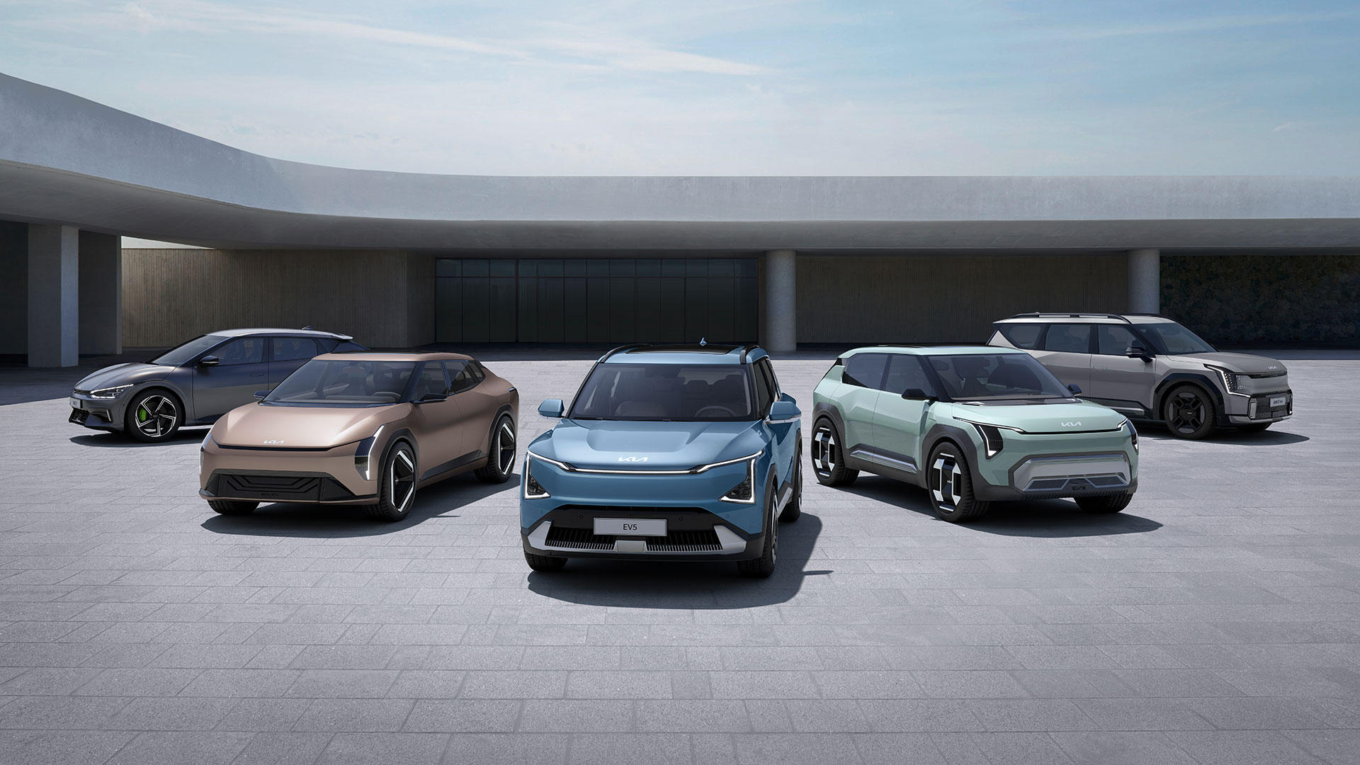 Kia acelera la difusión de los vehículos eléctricos con la presentación del EV5 y dos prototipos