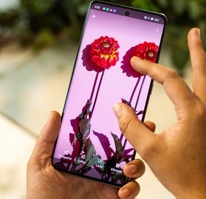 OPPO integra el valor creativo de la fotografía móvil en la última colección de la firma de moda española Moisés Nieto

