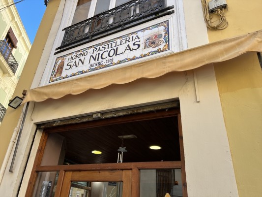 Cierra el Horno de San Nicolás tras más de 300 años de historia en el centro de València
