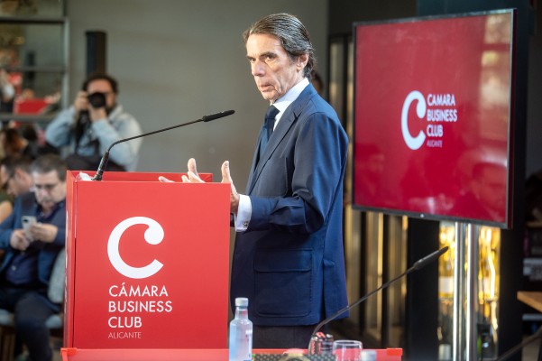Aznar admite la infrafinaciación valenciana, pero evita hacer sangre con el 'olvido' de los PGE por Alicante