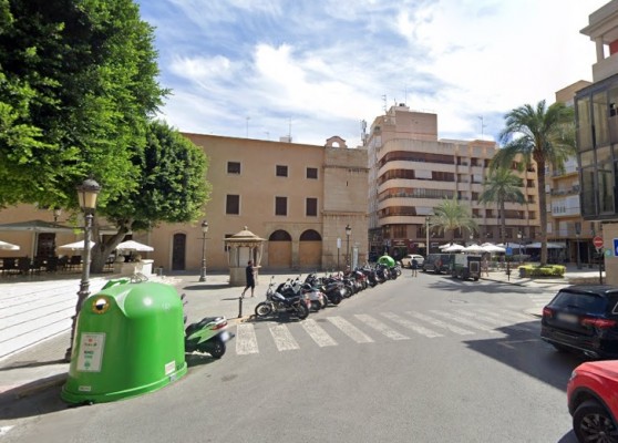 Elche amplía las plataformas únicas a Porta Xiquica del Salvador y Capitán Lagier, entorno de Clarisas