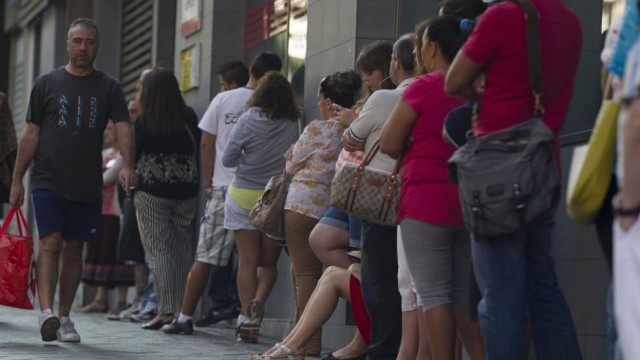 Uno de cada cuatro desempleados en Alicante es mujer mayor de 44 años