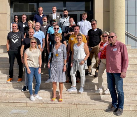 Un grupo de 20 colocadores cerámicos alemanes visita Castellón para formarse en innovación 