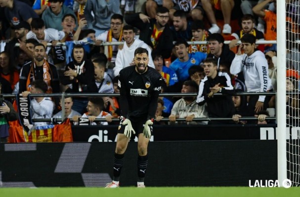El Valencia mejora en defensa y suma la tercera portería a cero en Mestalla en cinco partidos