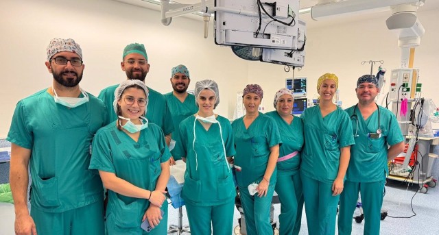Especialistas del Santa Lucía implantan una prótesis para una patología aórtica compleja por primera vez en la Región