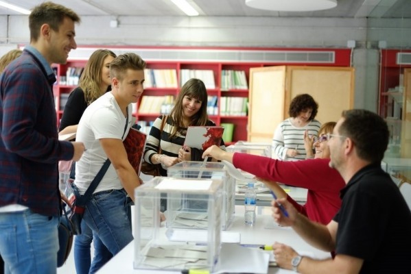 Las formaciones estudiantiles se ponen a prueba: faltan dos semanas para que la UV vaya a las urnas