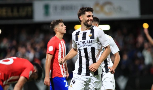 Óscar Gil se suma a la lista de goleadores de Schreuder: “Espero que sea el primero de muchos”