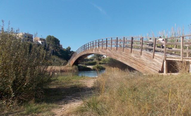 Riba-roja sancionará con hasta 600 euros de multa el vertido de productos contaminantes al río Túria