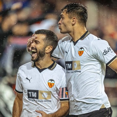 El Valencia tumba al Cádiz y recupera energías tras el parón