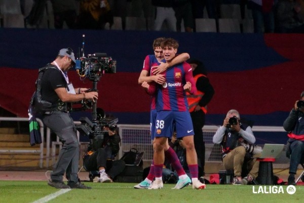 Marc Guiu, un '9' clásico que cuesta encontrar en La Masia
