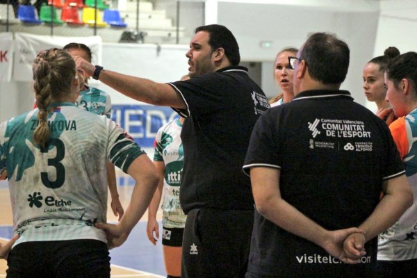 Joaquín Rocamora cumple 200 partidos ligueros en el banquillo del Atticgo Elche
