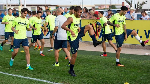 Escribá recupera a Pato, Bonera y Álvaro González