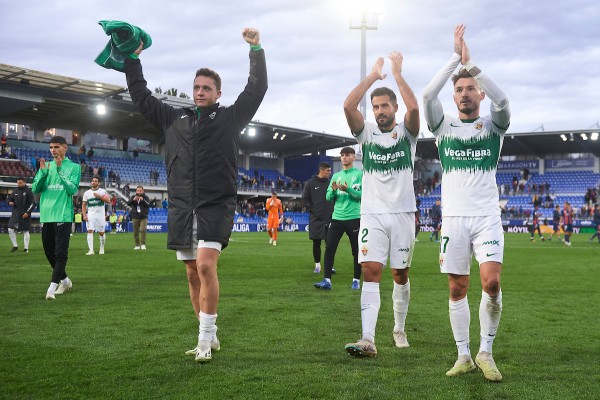 El Elche vuelve a ganar un partido liguero como visitante cinco meses después
