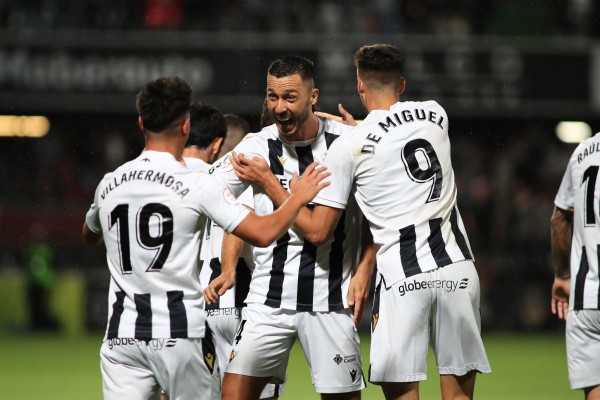 El Castellón muestra galones de líder con una sólida victoria ante el Atlético B