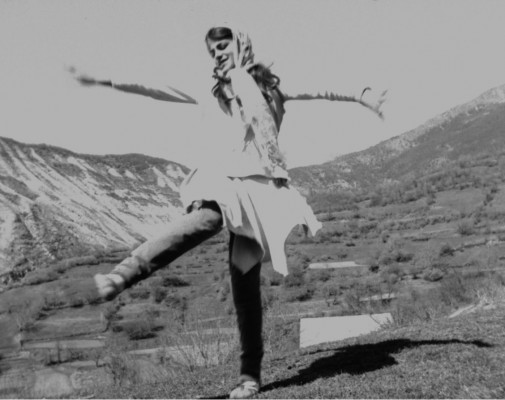'three sparks': una mirada experimental sobre el tracte a la dona a l'Albània rural